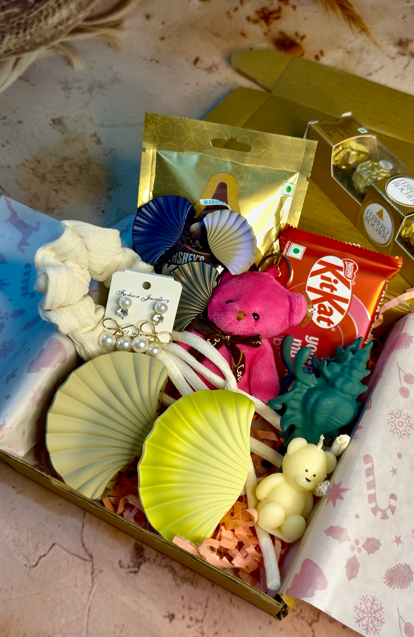 Shells and Snuggles Hamper