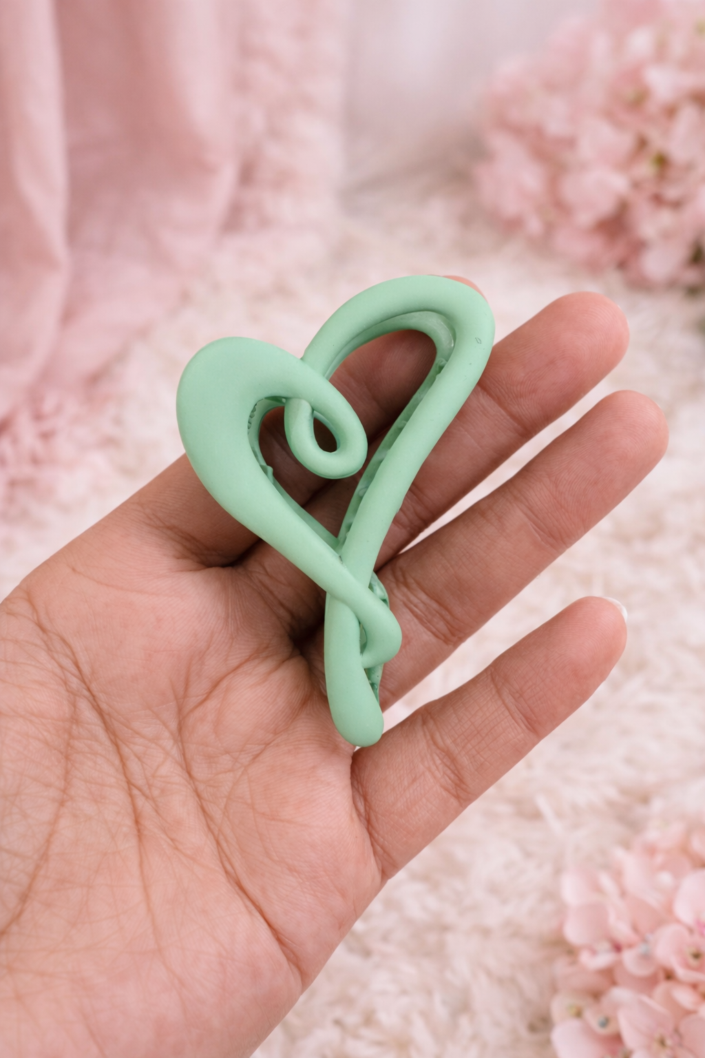 Twisty Hearts Claw - Pastel