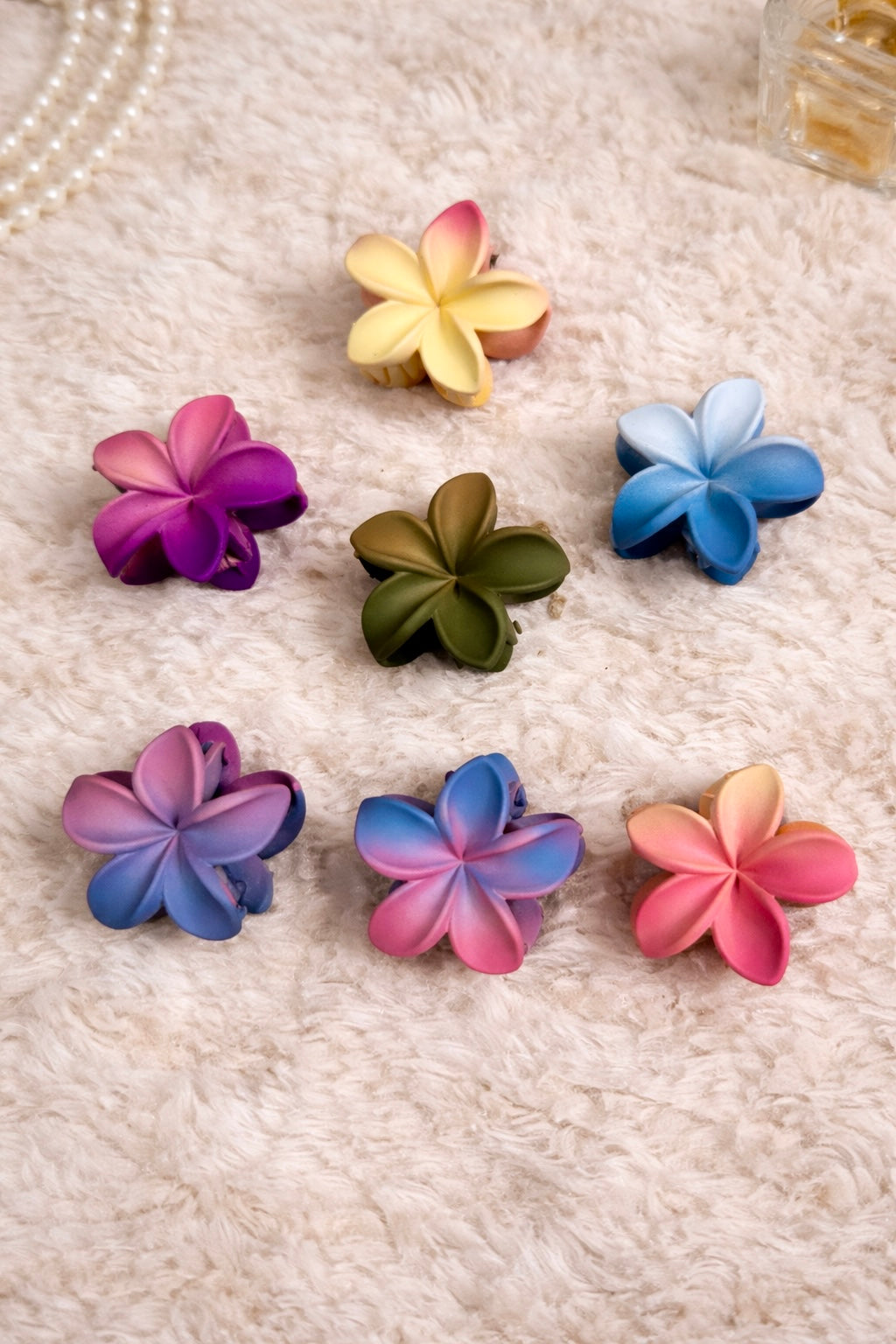 Trending Dual Shade Floral Claws