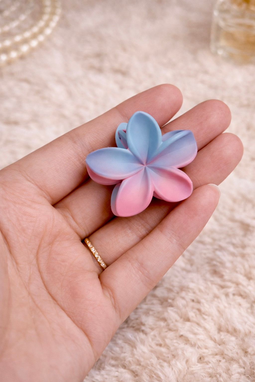 Trending Dual Shade Floral Claws