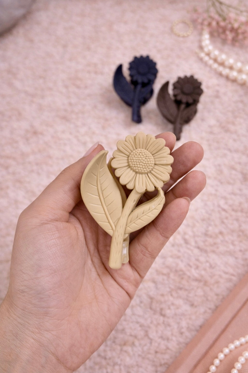 Sunflower Claw - Nude Shades
