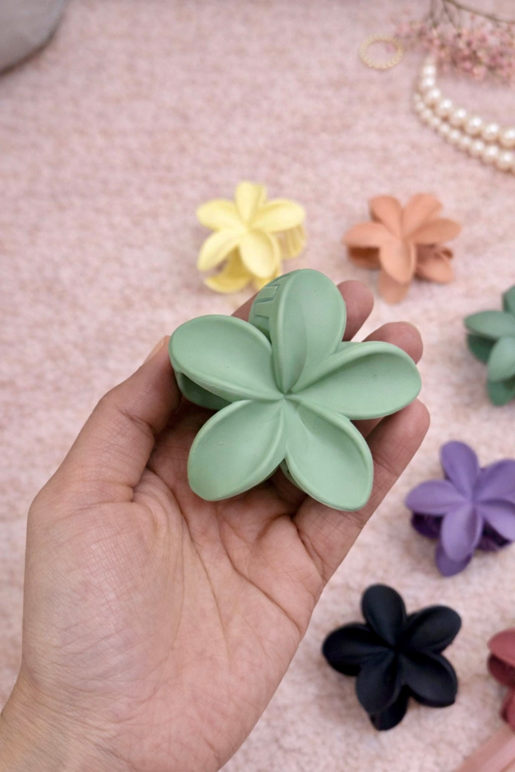 Assorted Pastel Floral Claws - Large