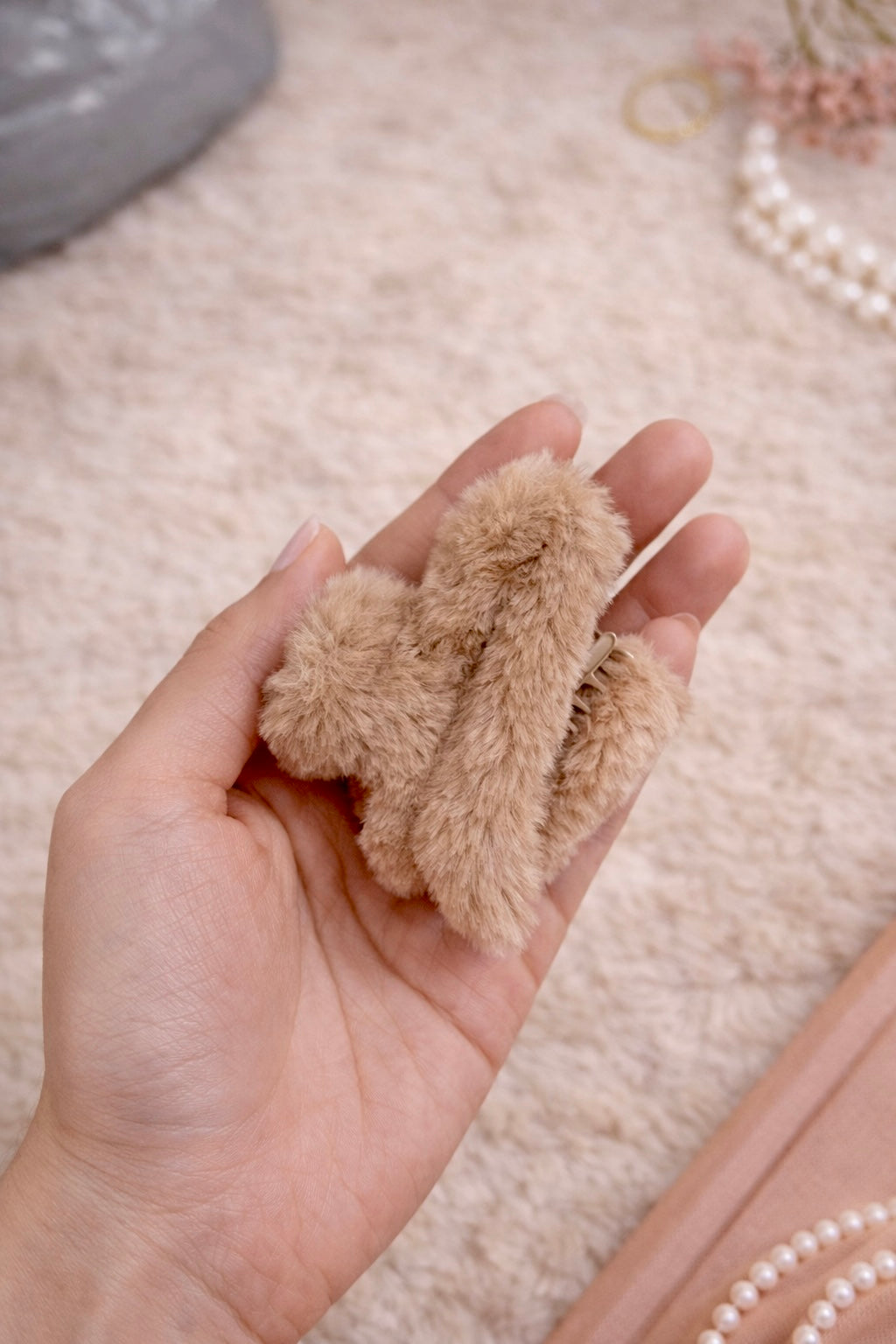 Soft and Trendy Fur Claw - Nude Shades