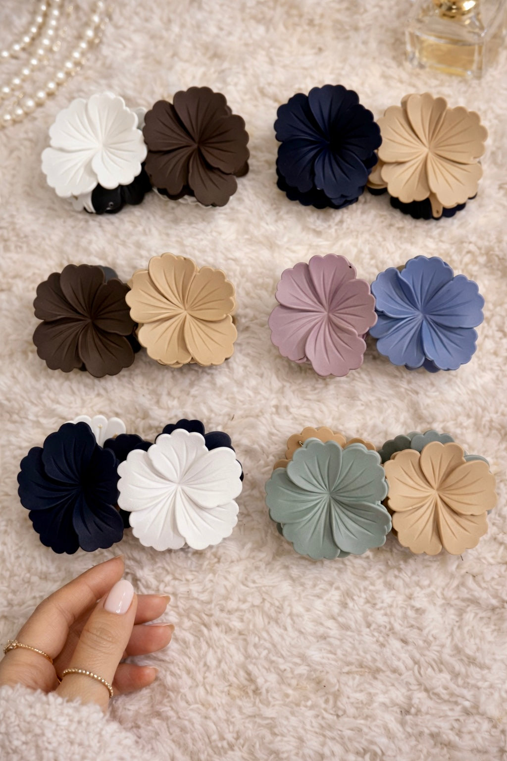 Trending Hibiscus Dual Color Claws