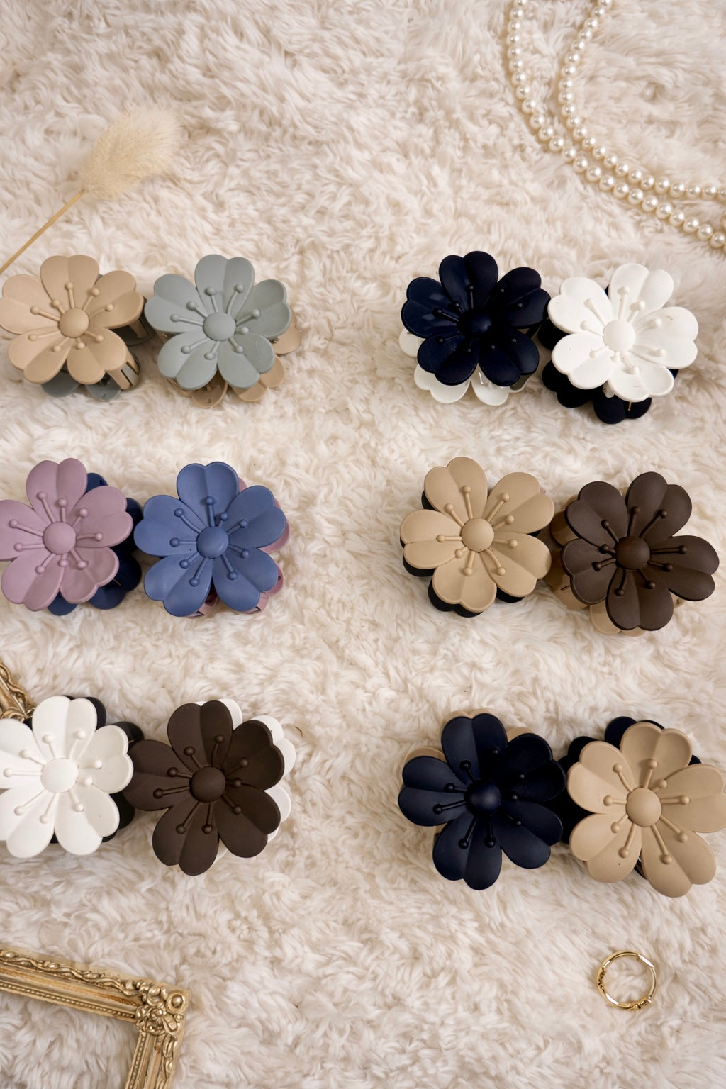 Latest Trending Dual Color Floral Claws