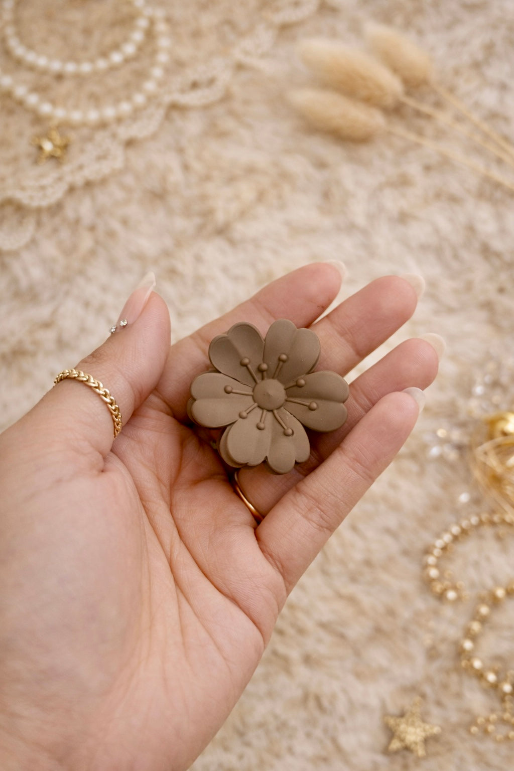 Trending 5 Petal Floral Claws - Nude Shades