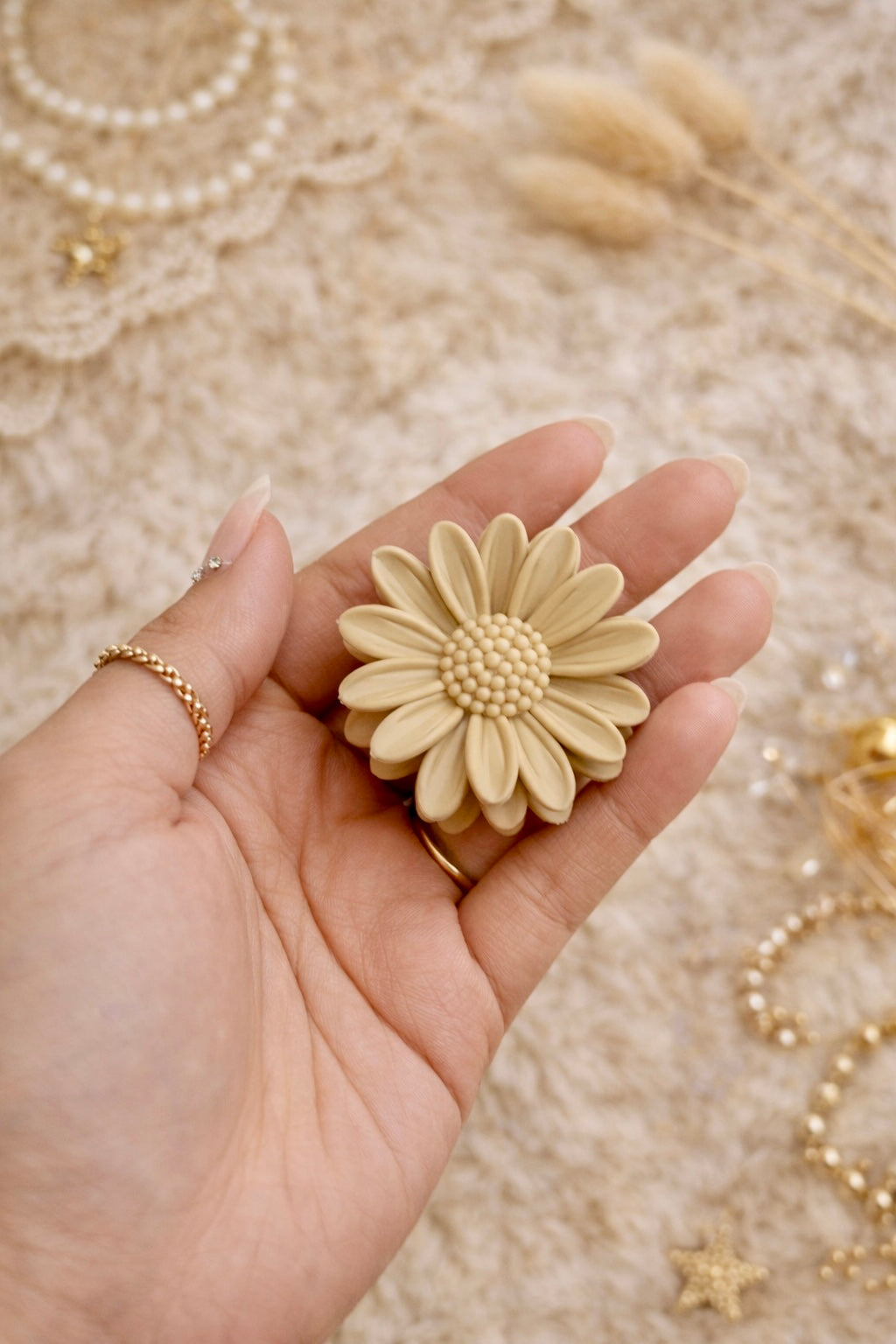 Unique Sunflower Claws - Nude Shade