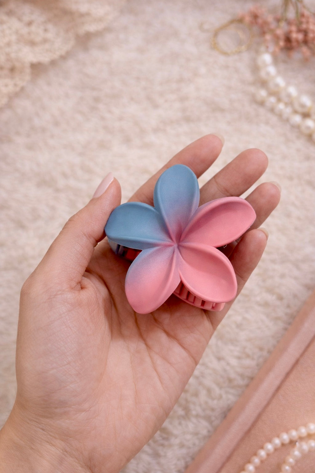 Trending Dual Shade Floral Claws