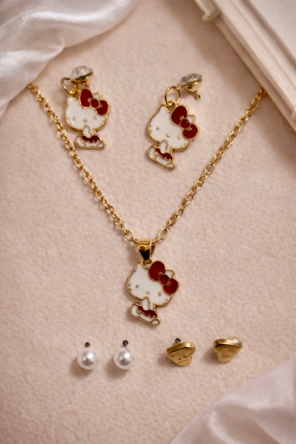 Hello Kitty Chain, Pendant and 2 Studs Combo Card
